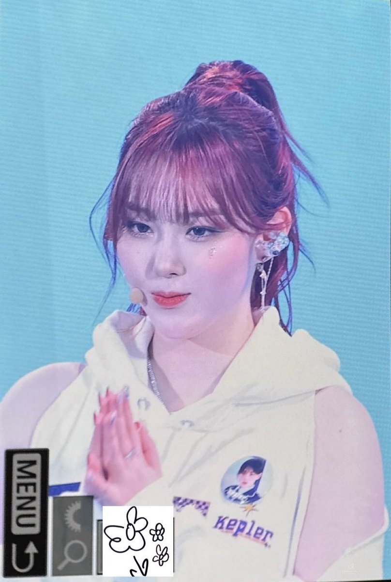 chaehyun_bby's tweet photo. really shedding tears over ponytail chaehyun https://t.co/t9gE0I58pb