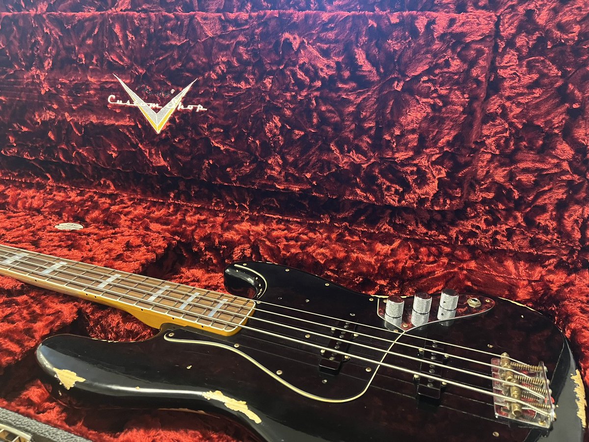 GMT_BLNR's tweet photo. fenderカスタムショップのjazzベース購入

アタック音、低音の鳴りが最高だったので迷うつもりが即決めでした🫶 https://t.co/HSVVudQ0w8