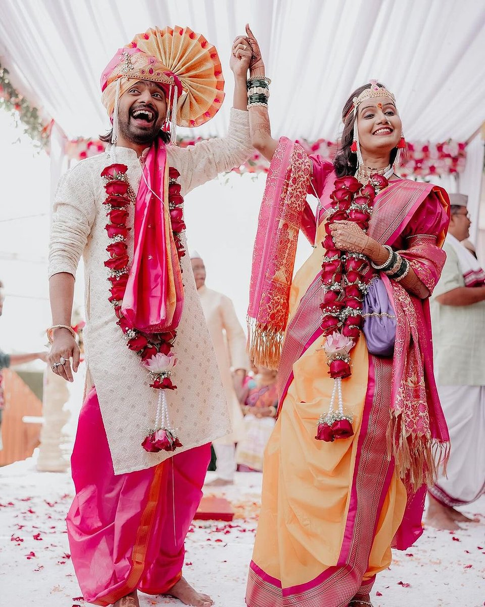 .@pprathameshp & #KshitijaGhosalkar tied the knot in a dreamy ceremony today!

Congratulations!✨🌻

#PrathameshParab #Marathi #EntertainmentNews #Wedding #Actor