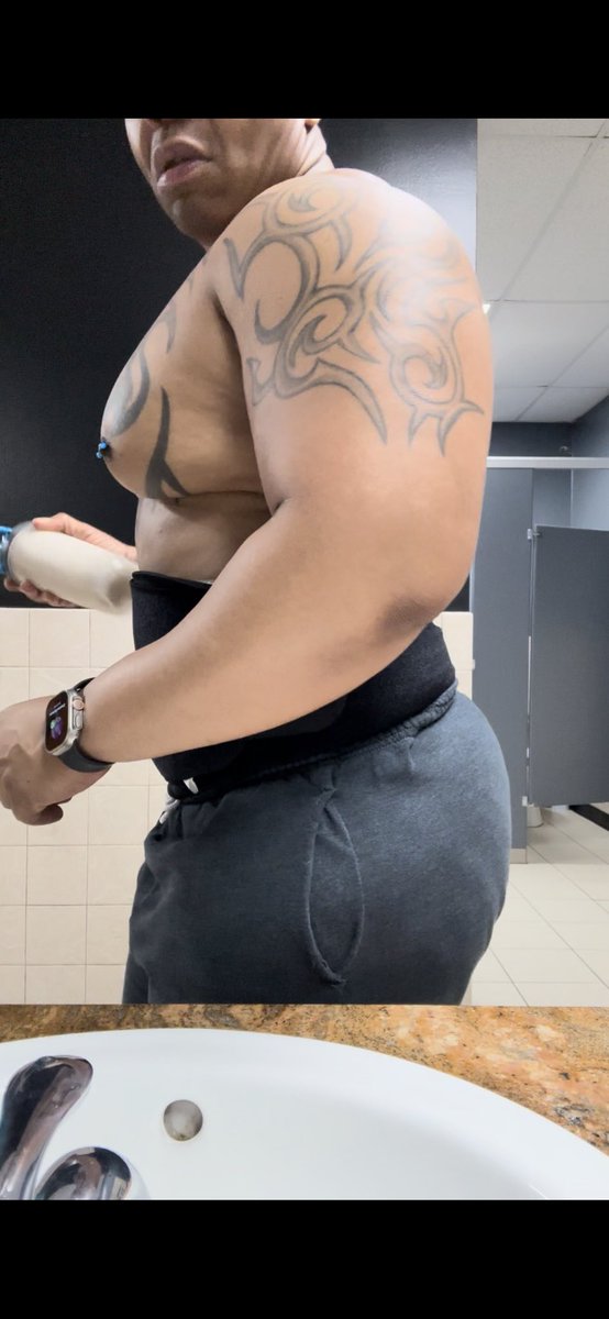 Otw2u's tweet photo. Been back at it, let’s see what this body does #nuerawill #will2befit #thique #solidgoal https://t.co/7vkoukMTNX