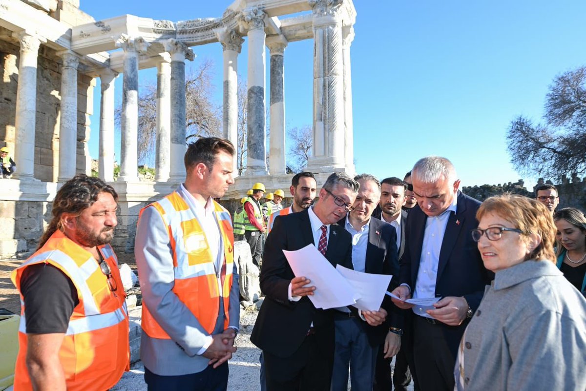 MehmetNuriErsoy's tweet photo. Manavgat turizm sektör temsilcileriyle gerçekleştirdiğimiz toplantının ardından Geleceğe Miras projemizin önemli duraklarından biri olan Side Antik Kenti’nde incelemelerde bulunduk.

Geçmişin büyüsünü geleceğe taşımak için var gücümüzle çalışmaya devam ediyoruz. Yılda 12 ay boyunca sürecek yoğun kazı, restorasyon ve çevre düzenlemesi çalışmalarımızla Side Antik Kenti’ni yepyeni bir cazibe merkezi haline getireceğiz.