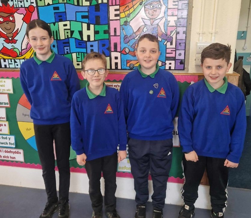 Ysgol Gynradd Brynconin (@ysgolbrynconin) on Twitter photo Llongyfarchiadau i'r criw yma am ddod yn ail yng nghwis Dim Clem rownd derfynol Sir Benfro. Gwych! A diolch i Dafydd Vaughan <a href="/MenterSirBenfro/">Menter Iaith Sir Benfro</a> am drefnu'r cyfan. Llongyfarchiadau i'r criw yma am ddod yn ail yng nghwis Dim Clem rownd derfynol Sir Benfro. Gwych! A diolch i Dafydd Vaughan <a href="/MenterSirBenfro/">Menter Iaith Sir Benfro</a> am drefnu'r cyfan.