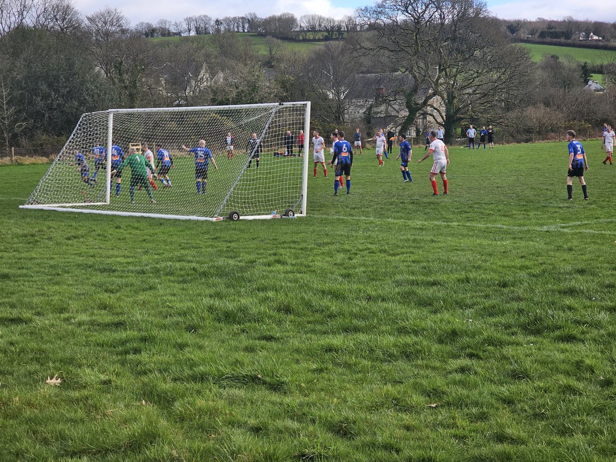 TavyCommunityFC's tweet image. Update. Its actually going to be a long 70 - only fair given the pace of the game....