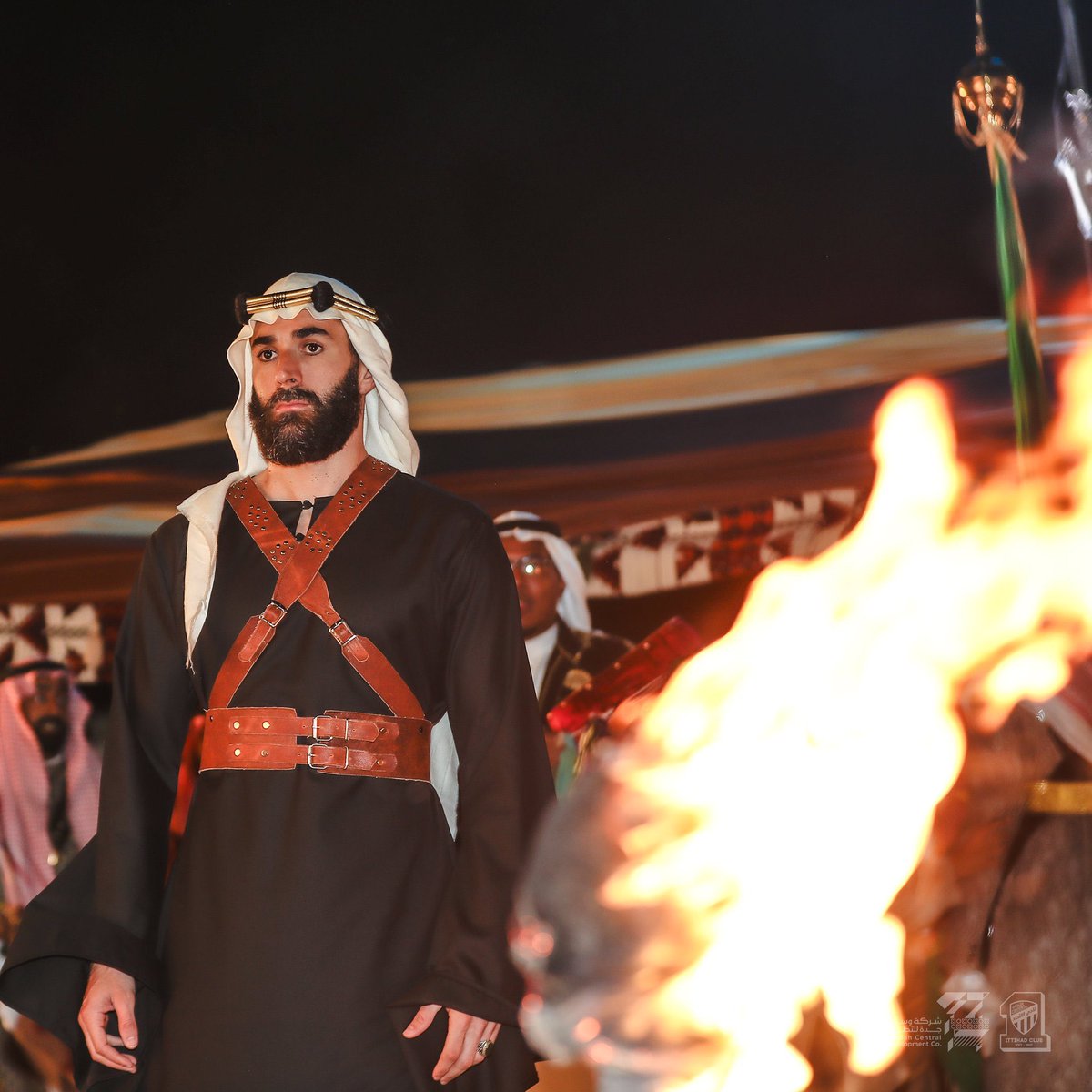 masg2022's tweet image. #WeStandWithKarimBenzema
@Benzema 
مهما قالو عنك وشككو فيك
انا متأكد انك اسطوره تاريخيه وقيمه فنيه عظيمه قادر تقودنا للبطولات بعد توفيق رب العالمين باذن الله
انتظر الحكومه بنزيما الشخصيه التاريخيه مع الريال في الابطال
انتظر الشغف والتحدي والقتاليه وصعود المنصات باذن الله