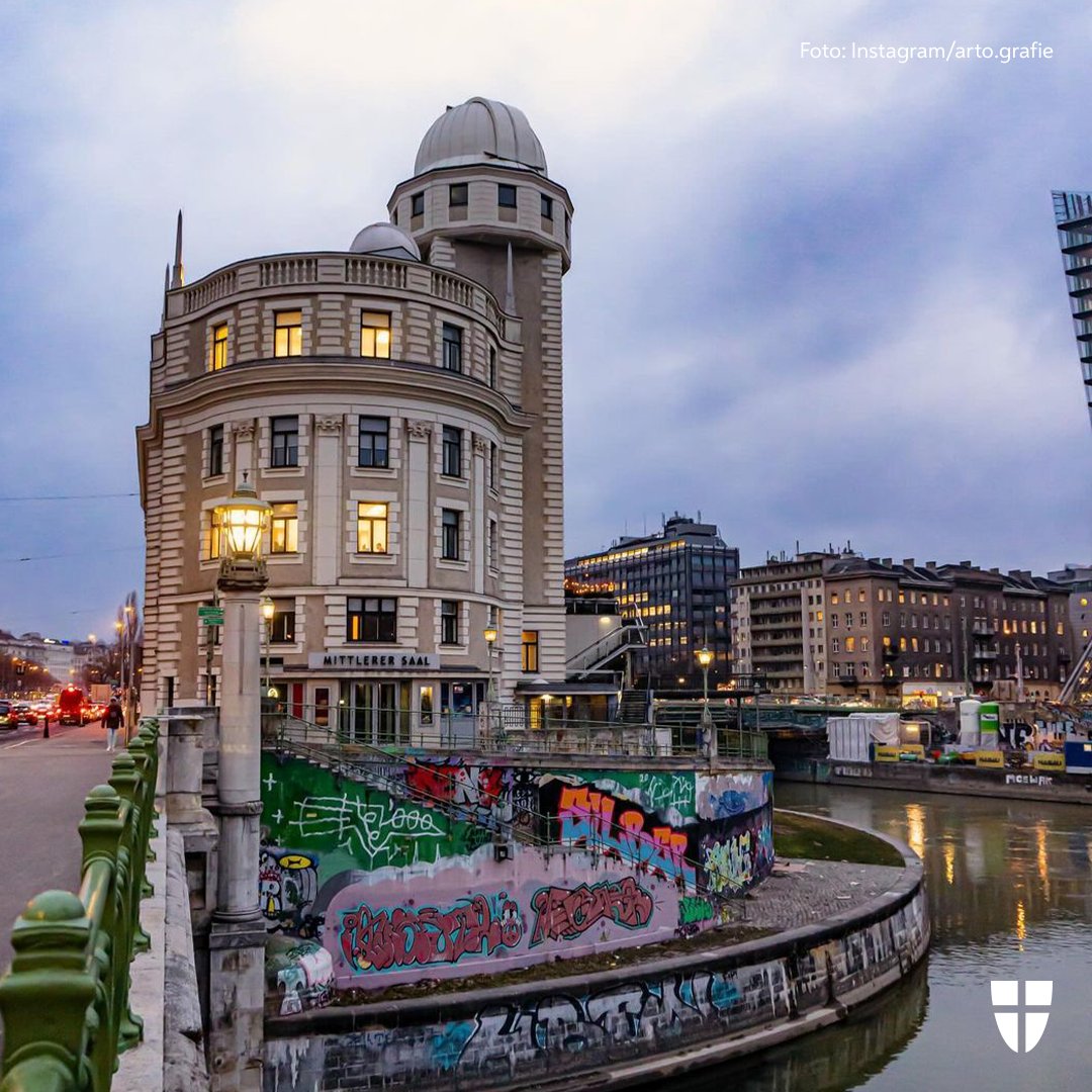 Wir blicken Richtung Sonntag, in der Urania könnt ihr sogar einen Blick in die Sterne werfen. 💫 Schon gewusst? Die Sternwarte der Urania ist die älteste Volkssternwarte in Österreich. 🤓