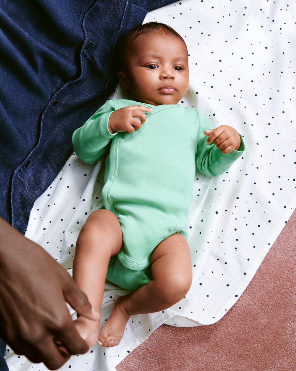 Tela suave y detalle seguros para tu bebé 💕💕 Conoce todo sobre nuestros diseños en H&amp;M Life with Baby. #HMKids 
hm.info/60104xa4O
