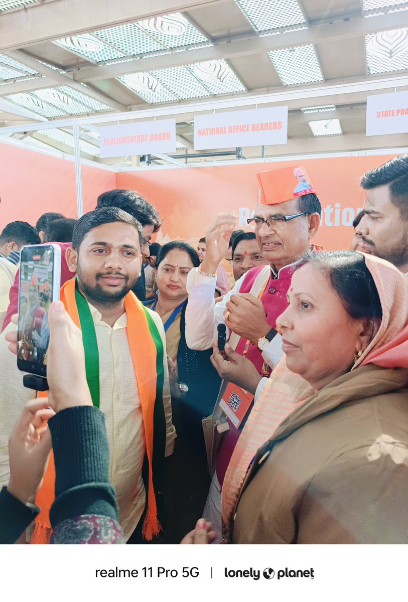 bjpmithleshji's tweet photo. @ChouhanShivraj @OfficeofSSC 
भाई और मामा*  मध्य प्रदेश के पूर्व मुख्यमंत्री आदरणीय शिवराज सिंह चौहान जी https://t.co/lofzpSiHaC