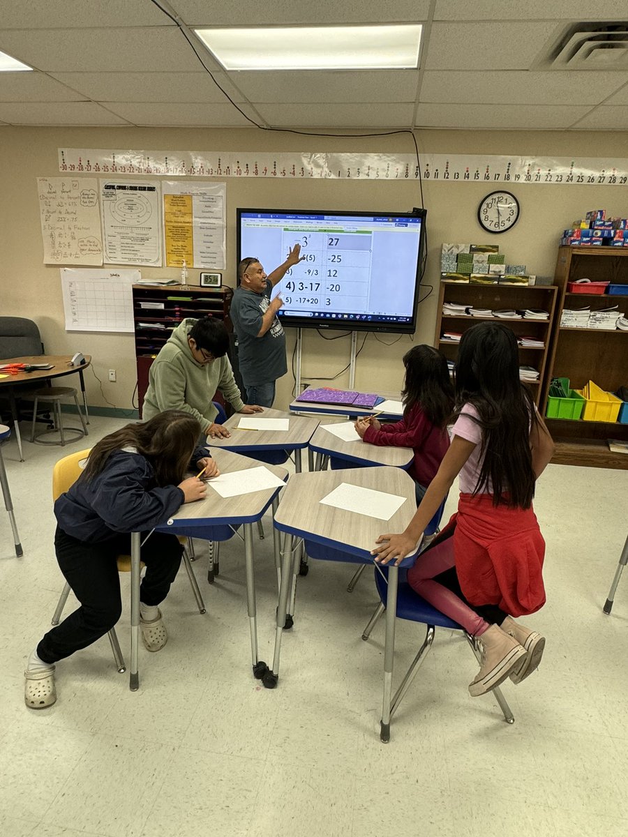 When your rockstar math teacher learns an awesome new strategy on Friday and executes with fidelity on Saturday! Green light moment for @JohnOli25803892! #Mathrocks @BorregoElem @msantana_SEISD @SusanaFrescas