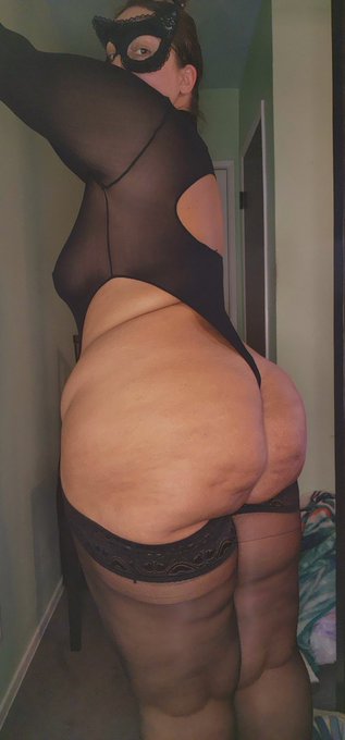 Sexy Saturday's ($9 No PPV) Thick Thighs, Phat Ass, &amp; a Small Waist 😋 All Natural 😉 https://t.co/6nT