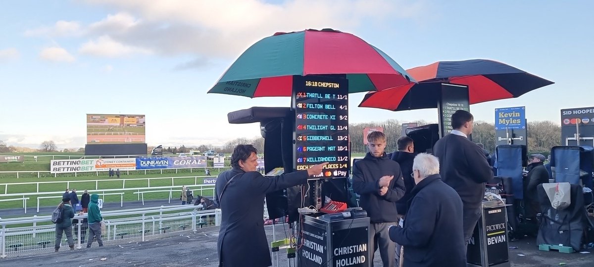 ProfLongshot's tweet photo. Cannot see past Twilight Glory (3.18). Good luck all!

#Chepstow https://t.co/7h940UGtFN