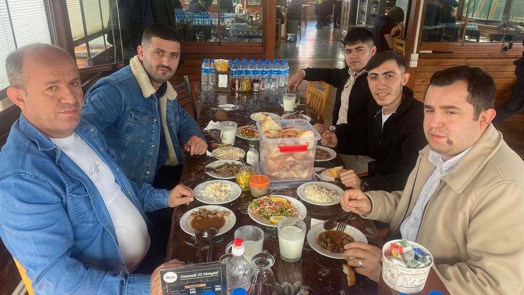 YasinMrt66's tweet photo. Emin Metal Sahipleri Kocaeli'nde AmcaOgullarımız Harun Murat   Ali Murat Batuhan Murat'ın Misafirleri Olduk Sagolsunlar Rabbim Sohbetimizi Muhabbetimizi Daim Etsin https://t.co/zHf442vnIq