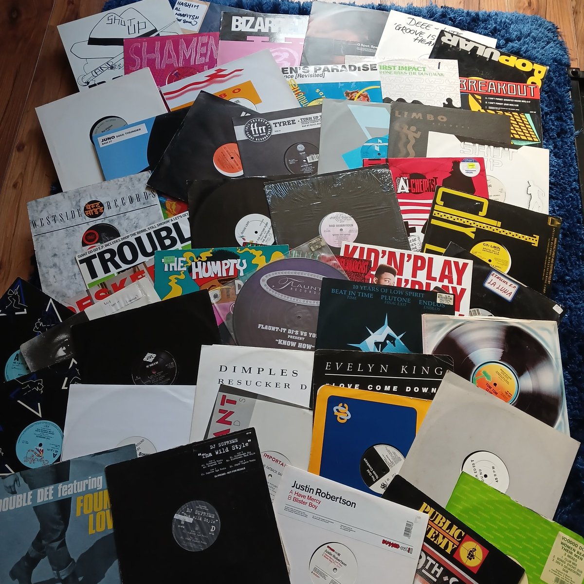 How much for all of em? 30 quid alright? Splendid. @filthythanks @AcidGrandads @DanKelly72 @square_wave_ @idiotrufus