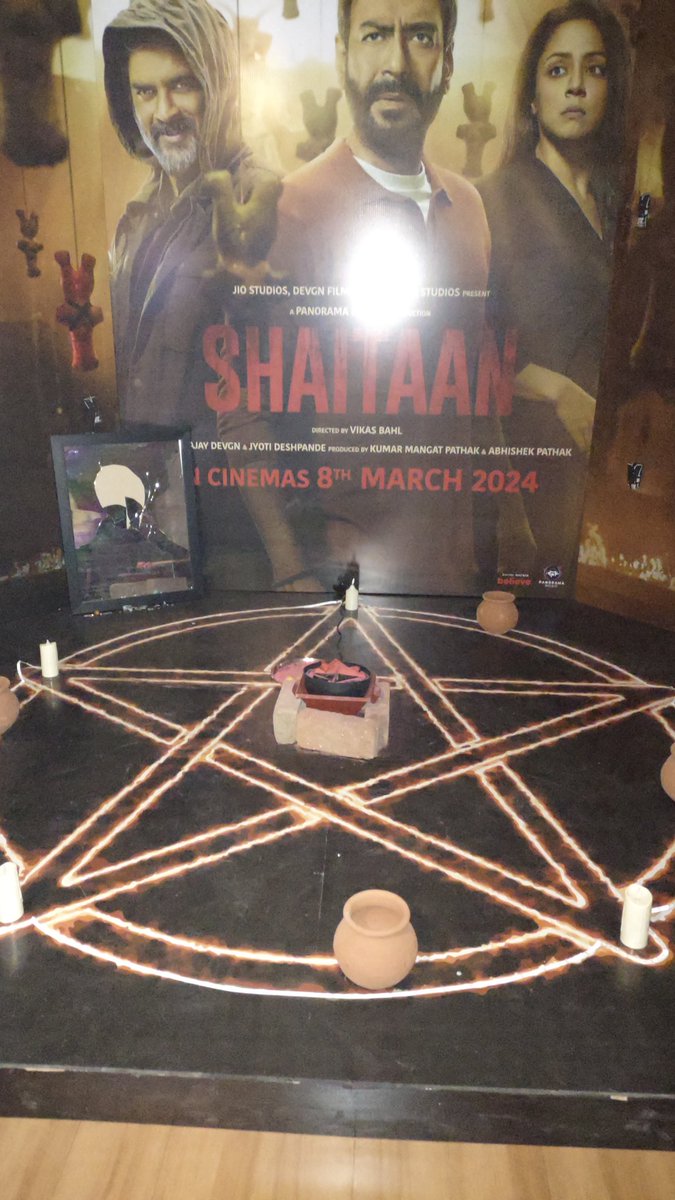 Fighter movie ka night show dekhne Gaya tha lekin raat ko ek baje #Shaitaan ka promotion dekh k fatt k hat me aa gai. 
#ShaitaanTrailer