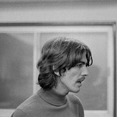 farrckh's tweet photo. george in london by linda mccartney (1968) https://t.co/wsDBMV3Zyj