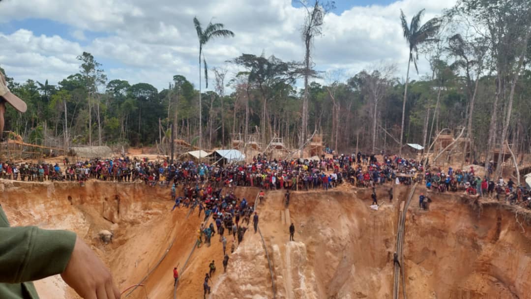 Pasadas más de 72 horas de la tragedia de la mina Bulla Loca en el #edoBolívar la Fiscalía @TarekWiliamSaab ya aperturó una investigación para determinar las responsabilidades de quienes -en la práctica-, fungían como dueño(s) del yacimiento aurífero?