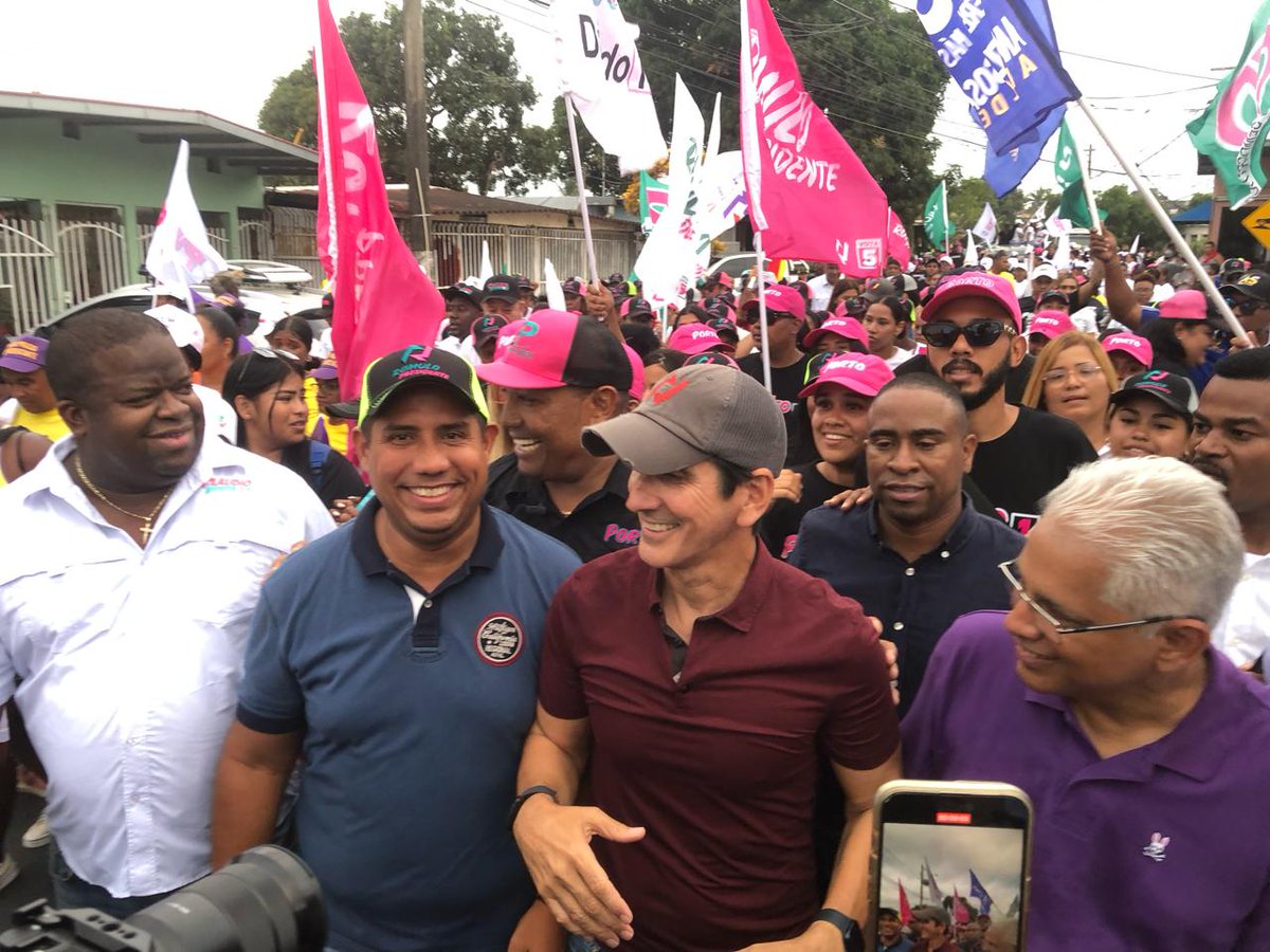 Danieldannymore's tweet photo. Recorrido de campaña en San Miguelito junto a nuestra candidato a presidente Romulo Roux porque lo bueno viene con Daniel Moreno 🙌 https://t.co/xXYLrz2dP5