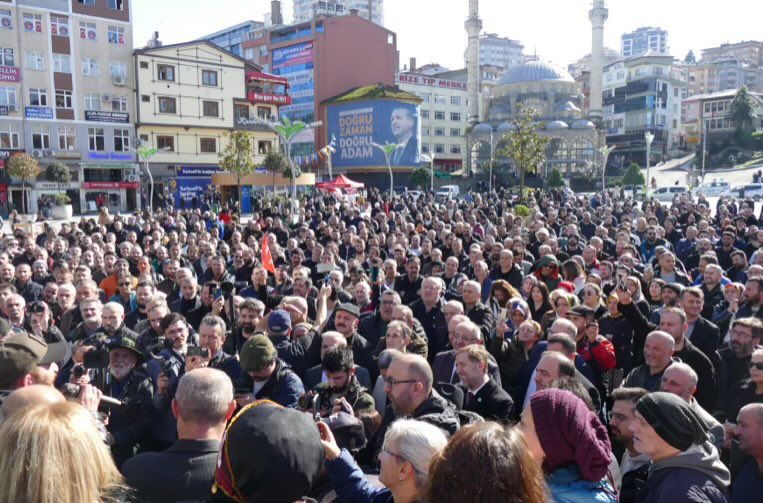 sendika_org's tweet photo. Seçim vaatleri unutuldu, işçiler meydanı doldurdu: Çaykur’un mevsimlik işçileri kadro sözünün tutulmasını istiyor 

https://t.co/vMdDfNoYxN https://t.co/574kHcIctb