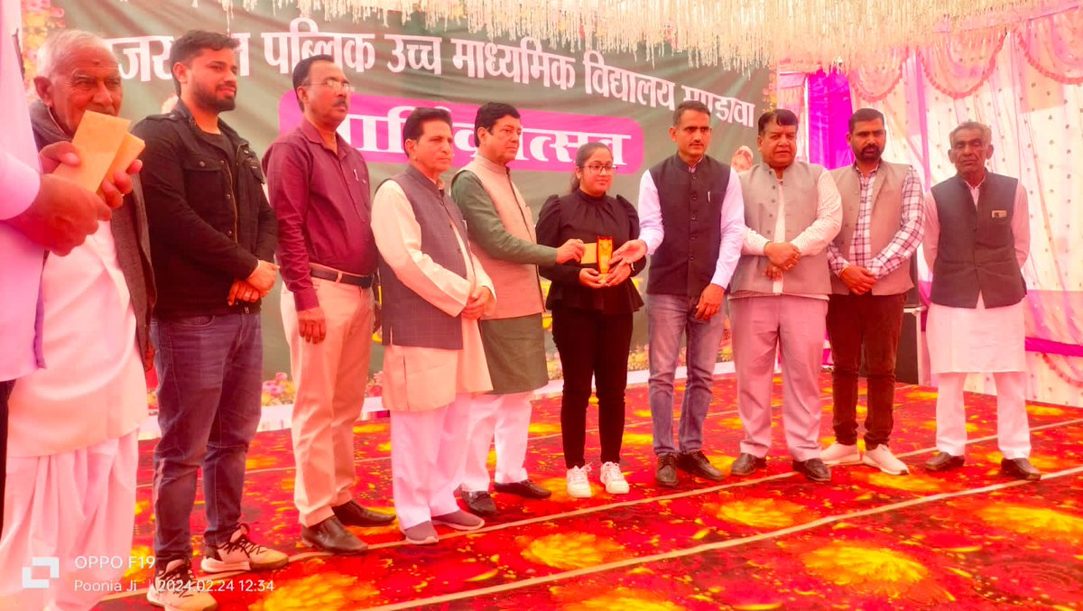 NarendraBJPRaj's tweet photo. राजस्थान पब्लिक उच्च माध्यमिक विद्यालय मंडावा के वार्षिक उत्सव कार्यक्रम में भाग लिया । विद्यालय में उत्कृष्ट परिणाम देने वाले विद्यार्थियों को सम्मानित किया व विद्यार्थीयों नें सांस्कृतिक प्रोग्राम में मनमोहक प्रस्तुतियां दी।
#annualfunction2024
@BJP4India @BJP4Rajasthan https://t.co/Ei14NShkY6