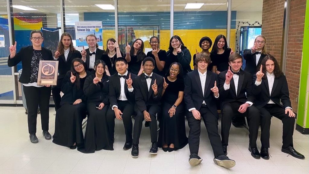 🥇Congratulations to the Westerville North Sinfonia for receiving straight ones, earning a Superior rating at OMEA state orchestra contest this morning!!