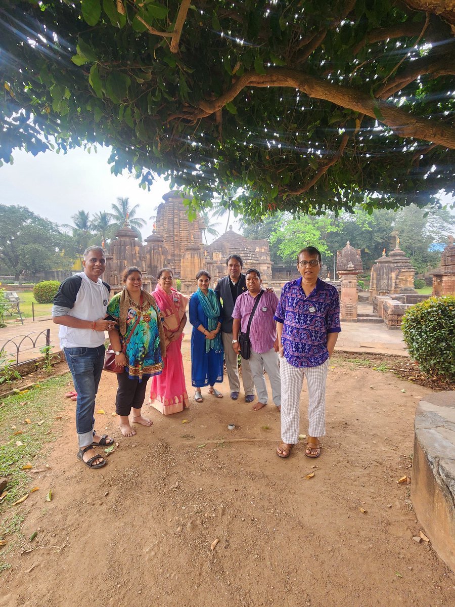Ancient temple walls in Bhubaneswar tell tales of Brahma losing a head and Shiva's romantic portrayal. Today, heritage enthusiasts from Mumbai and Bhubaneswar explored 'Romance Etched on Stone'. #OdishaWalks #Heritage #Bhubaneswar @odisha_tourism @otdcltd