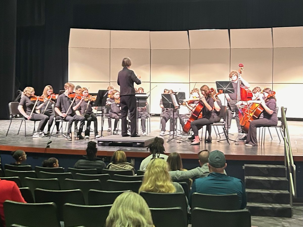 LibMidOrch's tweet photo. Congratulations, LMS 8th Gr. Orchestra on a SPECTACULAR performance at Large Group Festival today!  @LibertyLMS @LPSFineArts https://t.co/c6RZO5gSSY