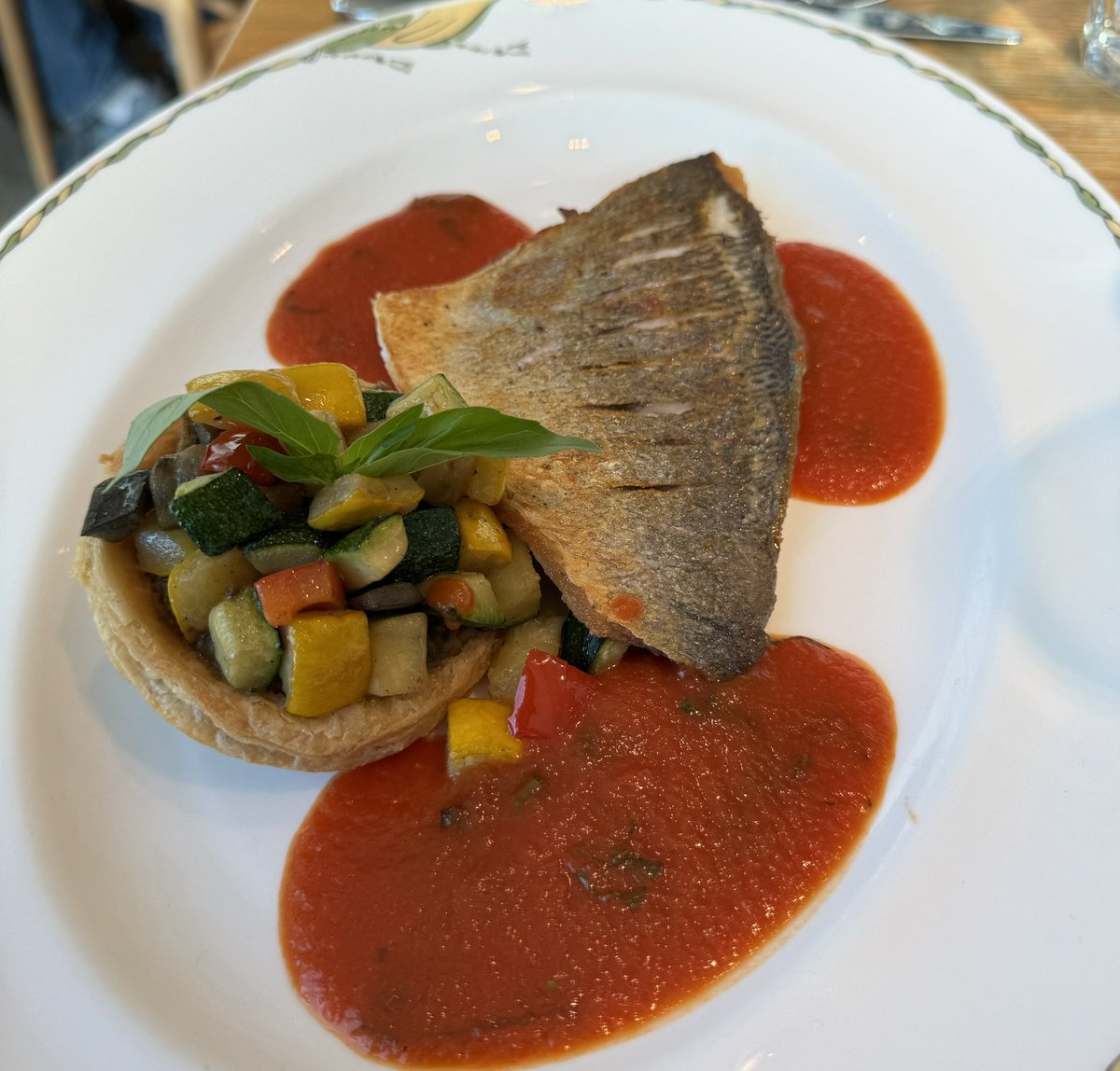 Lunch #rouxatskindles with superb river views of the Thames in Maidenhead in a dining room with a busy happy vibe