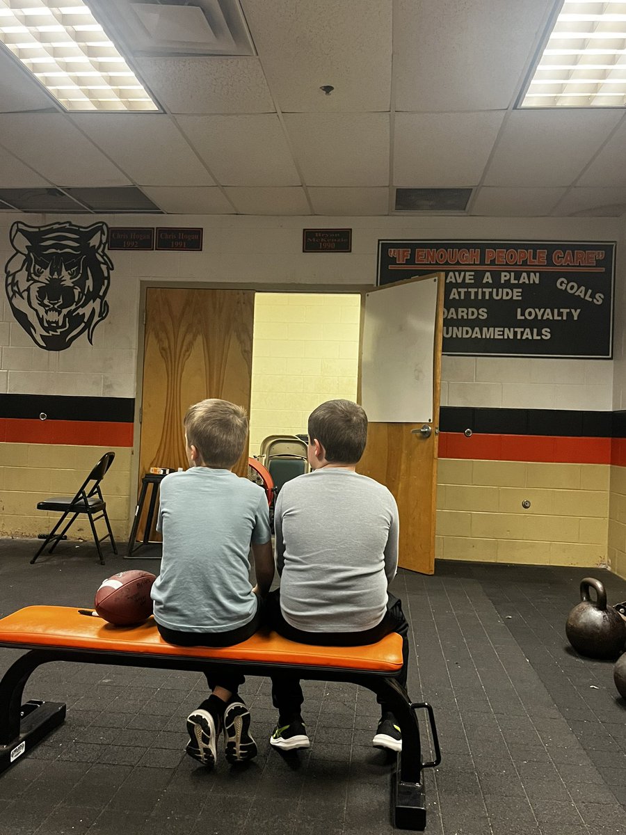 CoachSam_CUH's tweet image. Thank you @Gtown_Football for letting two young boys have an experience they’ll never forget! They loved visiting the weight room &amp;amp; getting their footballs autographed by all the players. They said it was the “best day ever!” 

They’ll see you at the spring game!