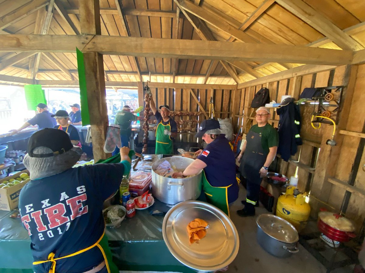 [FESTIVAL COSTUMBRISTA] 🍖🍻

Hoy y mañana los esperamos a todos en el modulo 42 de Quinta Cía. Bomberos Castro en el Gran Festival Costumbrista Chilote.
Además podrá comprar los últimos numeritos de nuestra Gran Rifa Anual. Venga, disfrute y coopere con sus amigos bomberos.