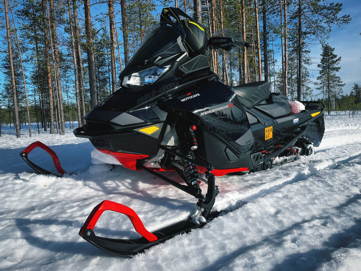 1300km opeteltu takaisin lajiin. Kyllä vaan paappatouringilla meno maistuu. Siitä on myös aikaa kun on mehupullosta mäntylammen takametsissä juotu - ja taas! Tänään 165km Pattijoki-Lampinsaari-Pattijoki #skidoorenegade