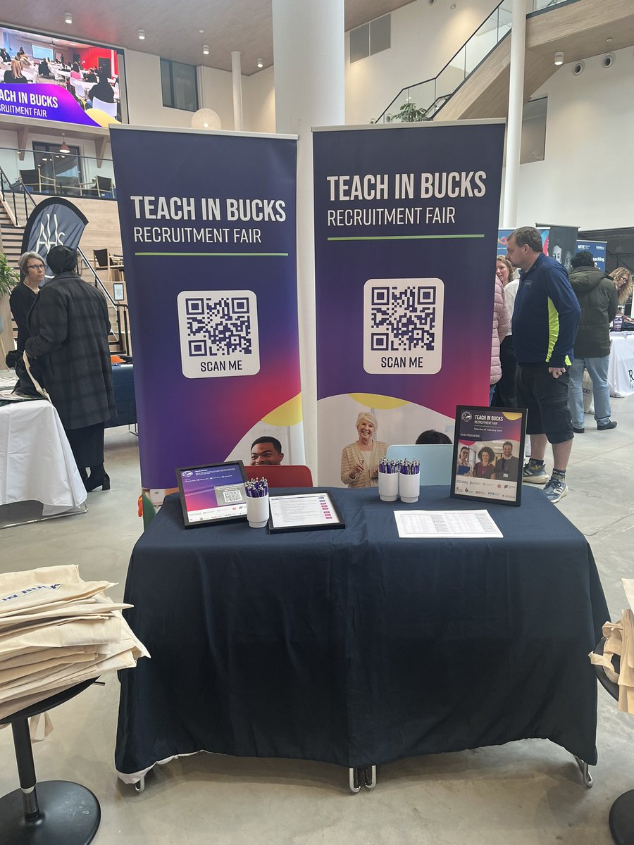 roz_burch's tweet photo. Thanks to #BucksNewUni Wycombe campus for hosting @teachbucks recruitment fair today. So many SCITTs working collaboratively across Bucks to provide excellent teacher training! https://t.co/Gws2tHqpZd