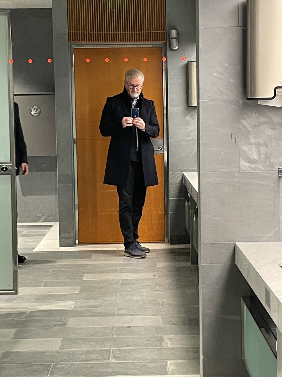 ArtoNatkynmaki's tweet image. Parvella. Tuskin muistan milloin viimeksi. @oopperabaletti #ooppera 

Jevgeni #Onegin. Tsaikovski Puskinin ”runoromaanin” mukaan.