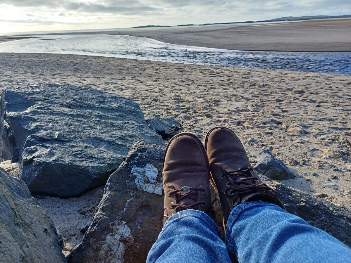 I've waited a long time ... but now in my happy place being by the sea ... empty beaches, blue skies, just perfect ❤️ Rhosneigr #Anglesey #myhappyplace
