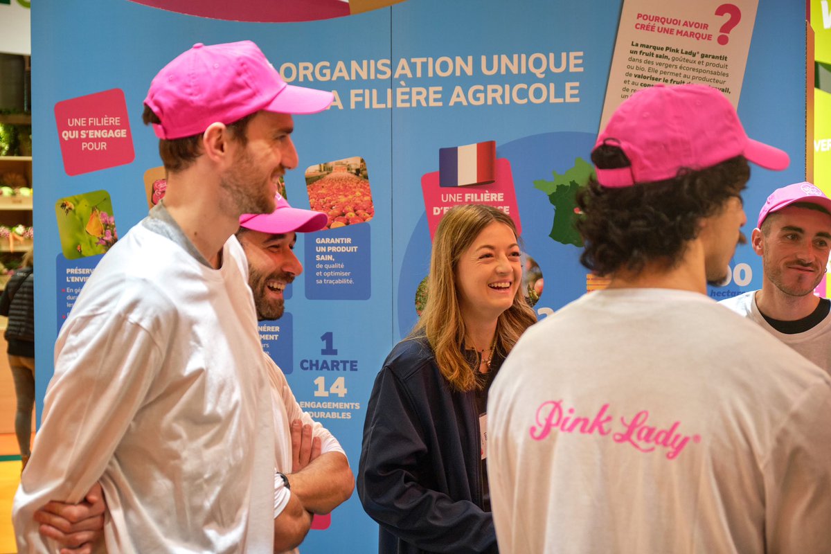 pinkladyfrance's tweet photo. Le #SIA2024, c’est parti ! Retrouvez Pink Lady® et nos producteurs, et profitez d’un moment d’échange autour de notre pomme unique et de nos engagements pour développer des pratiques agroécologiques respectueuses de l’environnement et de la biodiversité. 🍎 @salondelagri https://t.co/9QHVThiSSN