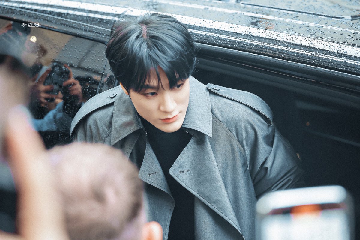 sculptor_0423's tweet photo. 240224

#FerragamoFW24xJENO 

#제노 #JENO https://t.co/IJYB2eCuTD