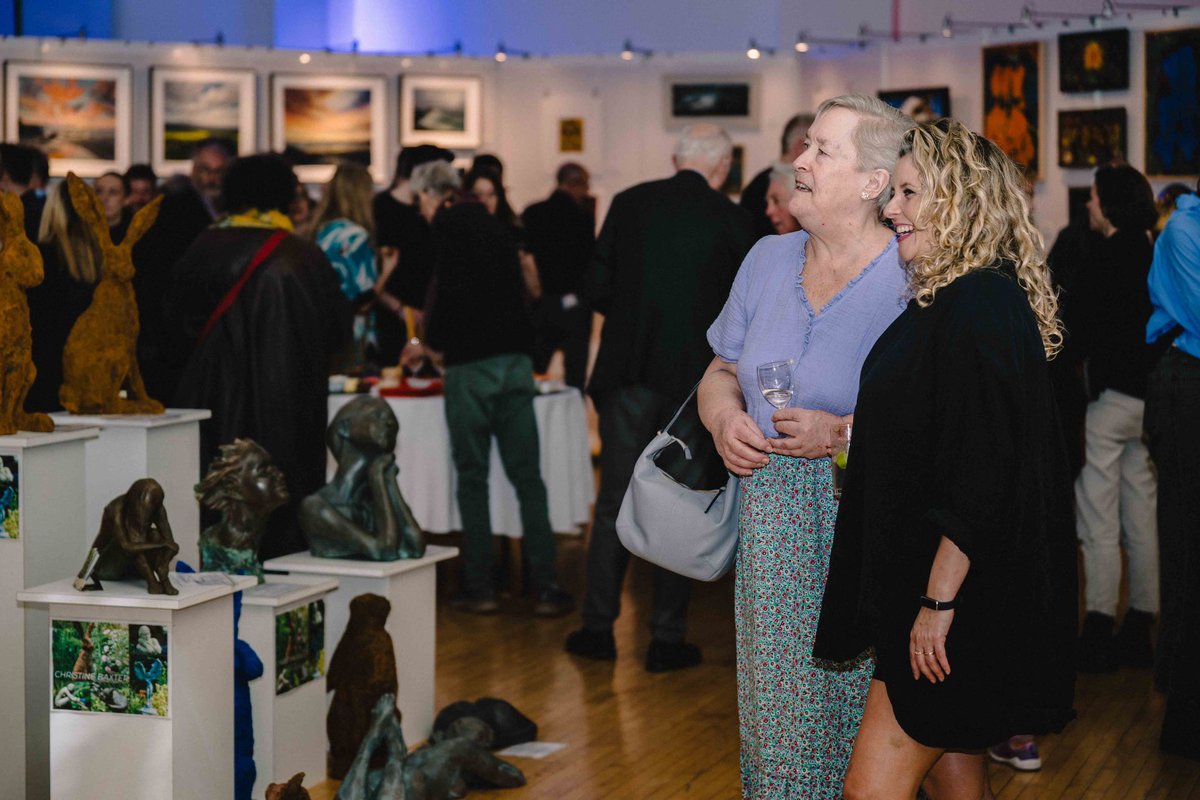 What an incredible two-day journey at the exhibition of contemporary Welsh Art! Jointly hosted by the @LondonWelshCCLL @Welsh_art, this showcase highlighted the extraordinary work of Welsh artists from across Wales. Thank you to everyone involved! Photography: sophiejordan📷