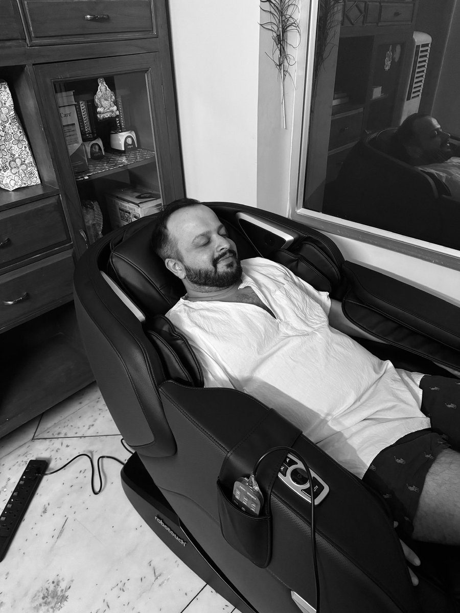 kashvyas8's tweet photo. #Soothing finally after ages got the #chair https://t.co/cgtx6HO4rF