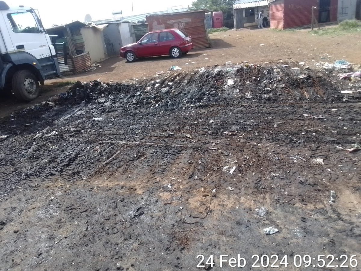 ♦️In Pictures ♦️ Happened today in Thokosa, until such time the communities are as clean as the people’s government, the fight against illegal dumping will be the order of the day and continue unabated. #CleanYourKasiManjeNamhlanje. #PeoplesGovernment
