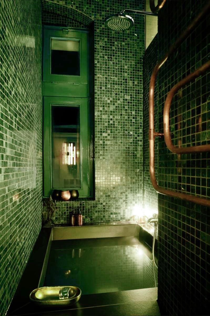 Emerald green interiors >>