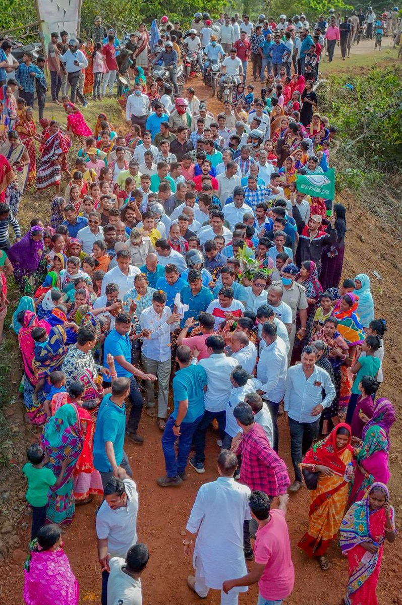swayam4Odisha's tweet photo. 📌@MoSarkar5T and Nabin Odisha Chairman Kartik Pandian visits #Bhadrak District
📌Travels by road for about 50 km, including bike ride from Akhuapada to Palasahi and reviewed the progress of Baitarani Left Embankment Strengthening and Road Development Project at a total cost of Rs. 150.24 Crs
📌This was a project which has been taken up based on feedback from people during the last visit to #Dhamnagar in December 2023

@Naveen_Odisha 

#NaveenOdisha