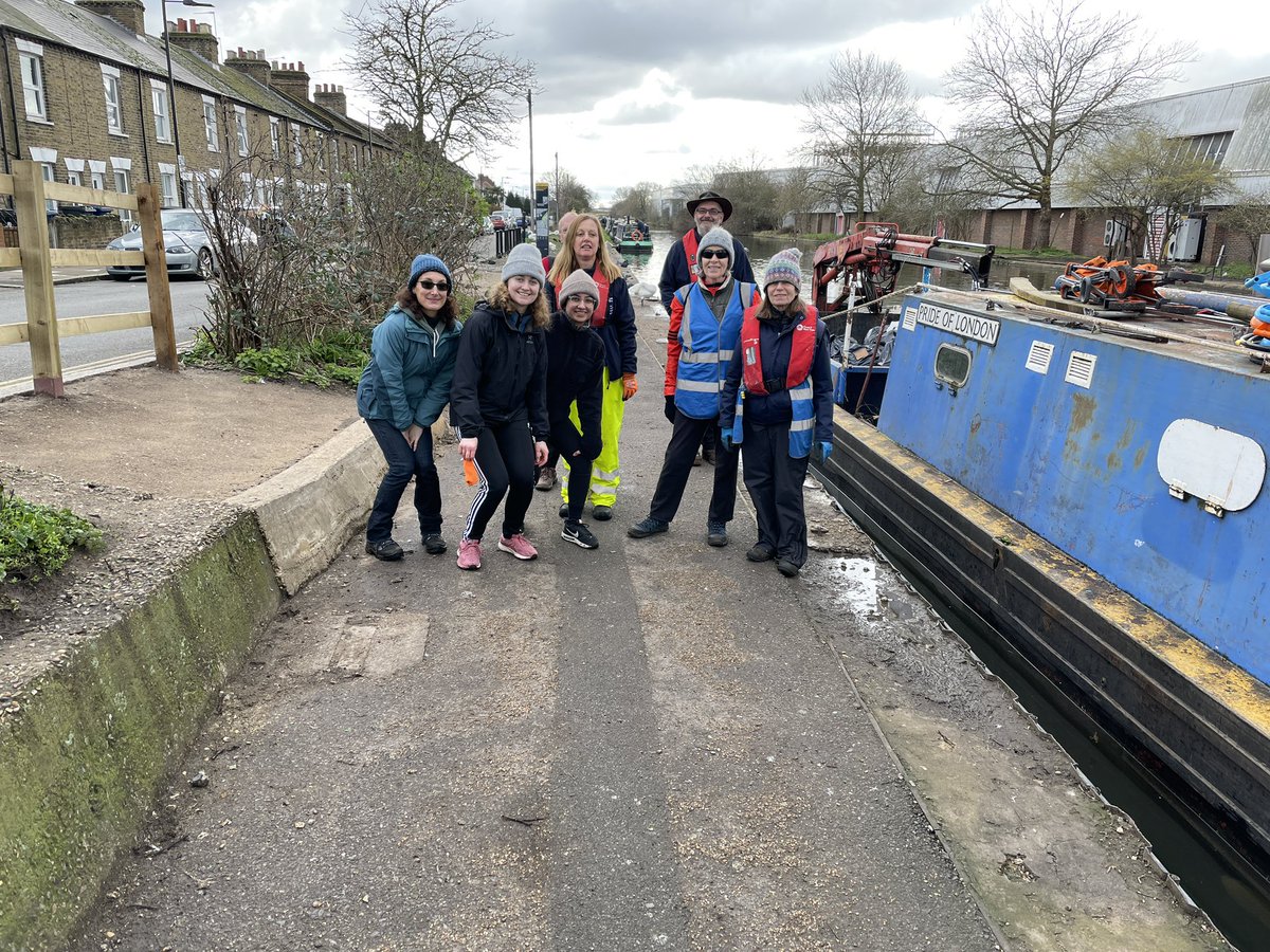 Another boatload of rubbish from the #GrandUnionCanal towpath by Bankside in #Southall. Always a pleasure to take part in our monthly events with @CanalRiverTrust (SE) &look forward to 4 ‘biggies’ to coincide with @KeepBritainTidy’s #GreatBritishSpringClean in March.