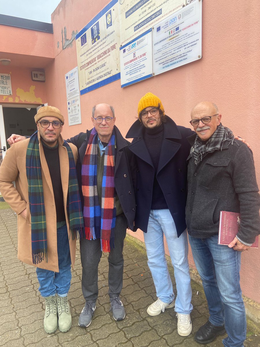 Emozionato e grato, in compagnia di tre leggende viventi.♥️
Da sx: me medesimo, Mauro Boselli, Giorgio Giusfredi, Maurizio Dotti.
<a href="/giorgiogiu/">GIORGIO GIUSFREDI</a> 

Appena riesco, pubblico un po’ di foto.

(P.S.Spero presto di incontrare <a href="/Morenozagor/">Moreno Burattini</a> che già ho avuto l’onore di conoscere di persona)