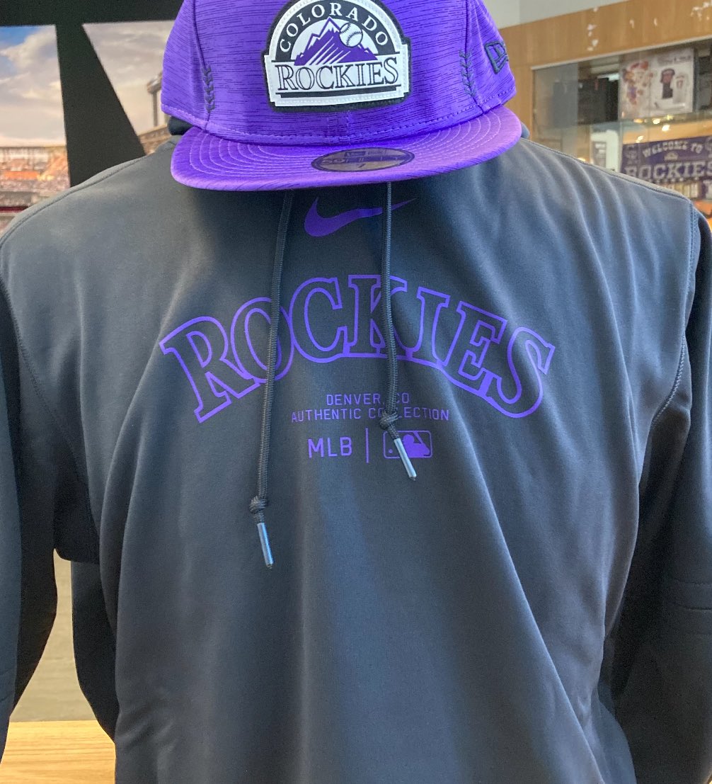 THIS is the new Nike Authentic Collection Therma Hoodie with the 2024 Clubhouse Alt purple 5950 fitted cap. Those purples pop! Zoom in and check out the accent baseball stitching on that cap! @authenticrally @Rockies @LosRockies @DowntownDenver #Nike #cap #BaseBall