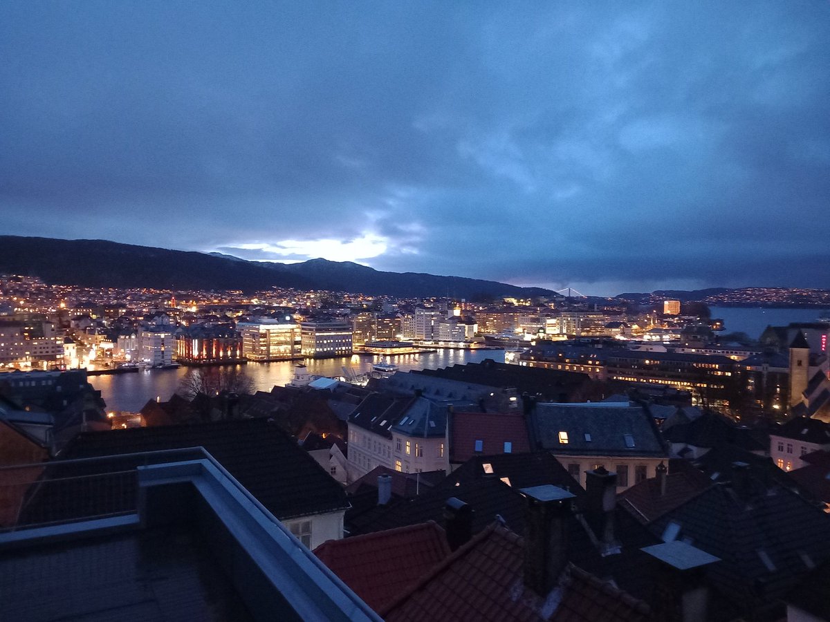 Norwegia to jedno z najpiękniejszych miejsc do jakich w życiu trafiłem 😍

#bergen #Travel #Norway