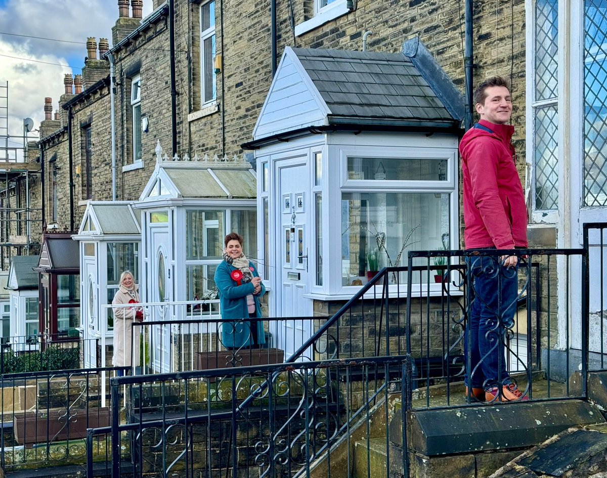 Lovely to be joined by @ThangamMP and @TracyBrabin in Brighouse and Rastrick today. People have a real enthusiasm for the positive ideas that Labour have to offer and an end to division we have seen in recent months.