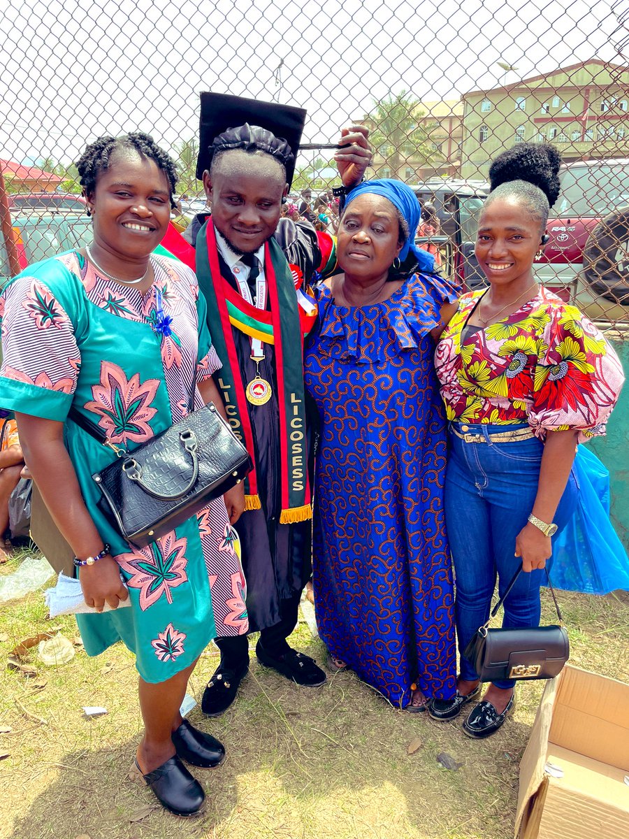deb4lyf's tweet image. Family over everything ❤️ The least we could do was to be with him and encouraged him not to be satisfied with the first higher achievement. We love ❤️ you Jarque Strother.🙏🫂🫂