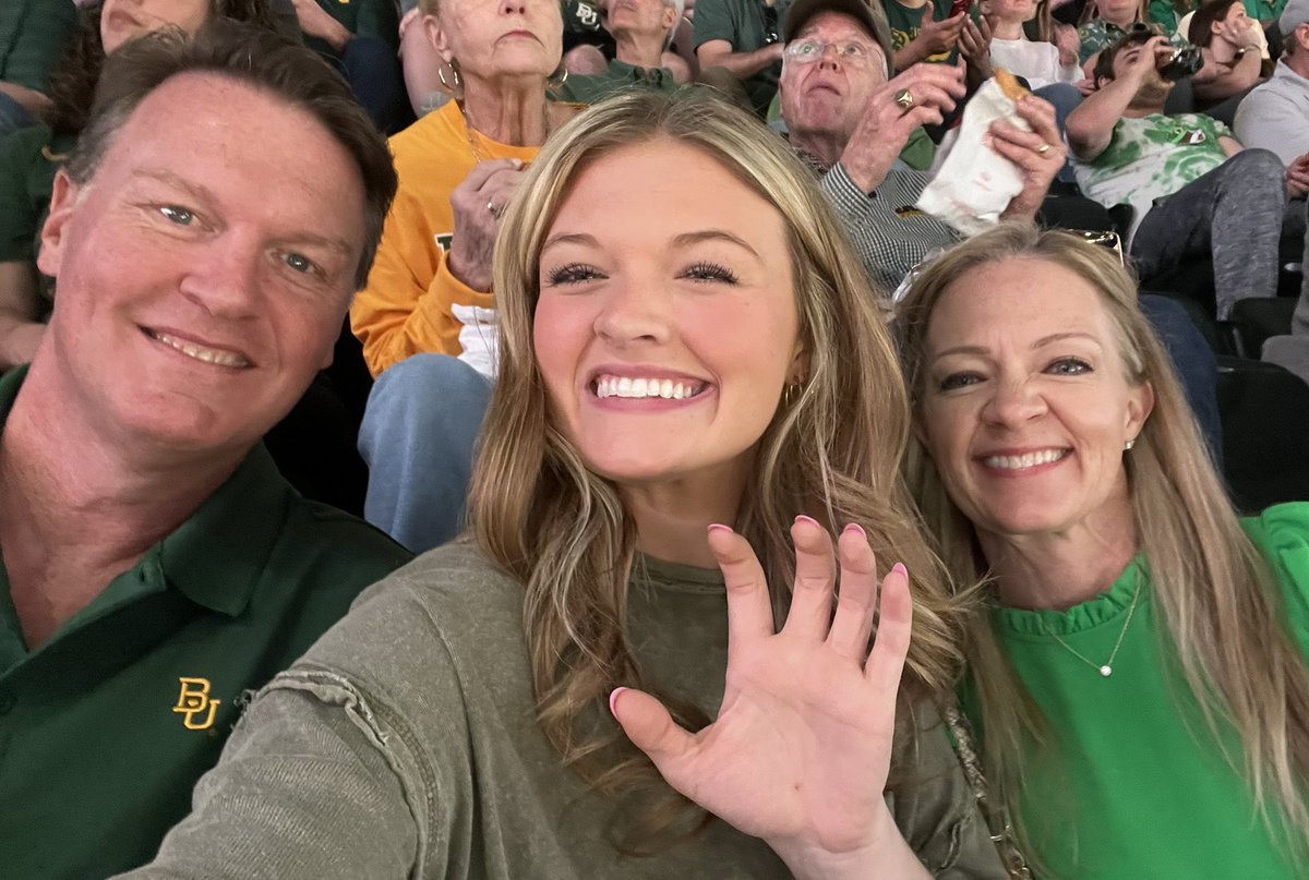 katesudderth's tweet photo. SIC EM BEARS !!!!!🐻🐻 #SicEm https://t.co/kHcqGvNMJq