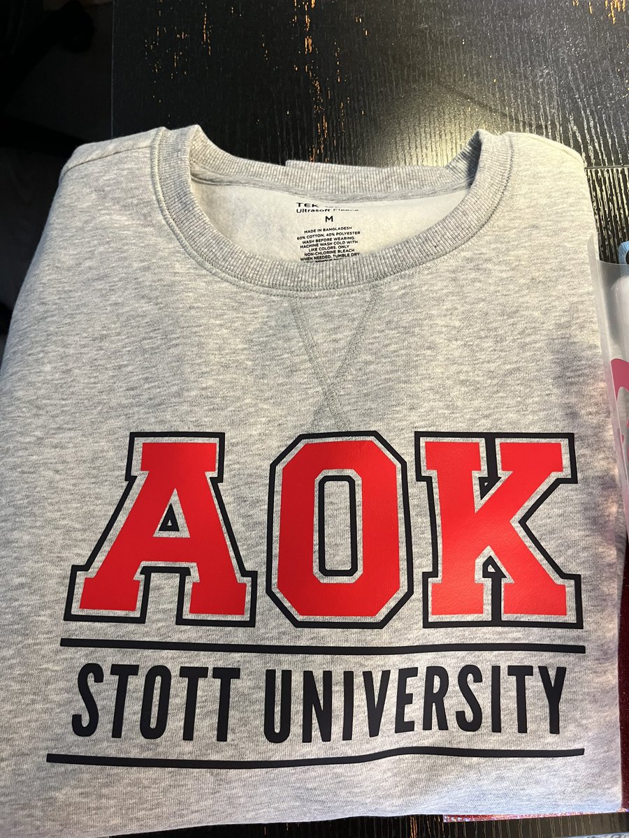 look at the sweatshirt my mom made 😍