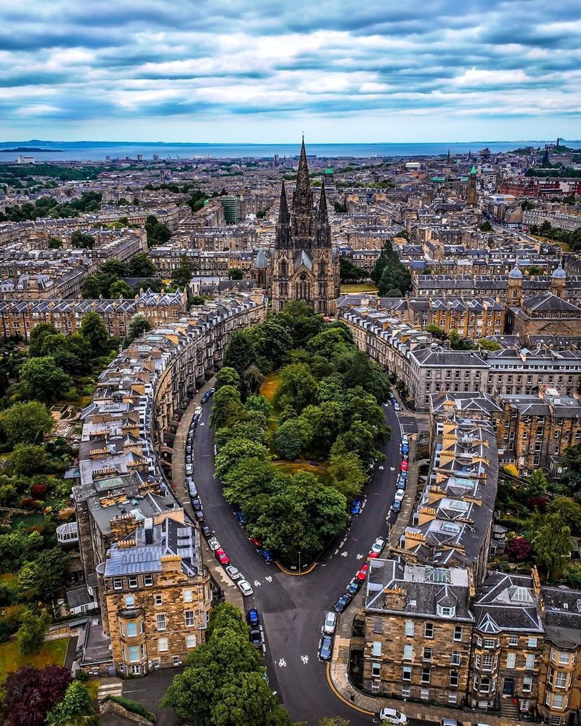 Edinburgh, Scotland 🏴󠁧󠁢󠁳󠁣󠁴󠁿 📸:@world_walkerz