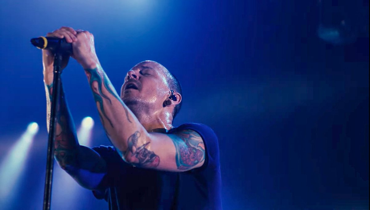 Linkin Park Association (@lpassociation) on Twitter photo Thank you <a href="/linkinpark/">LINKIN PARK</a> and Mark Fiore for the incredible #FriendlyFireLP music video. We missed you! 🟢💚
#Papercuts Thank you <a href="/linkinpark/">LINKIN PARK</a> and Mark Fiore for the incredible #FriendlyFireLP music video. We missed you! 🟢💚
#Papercuts