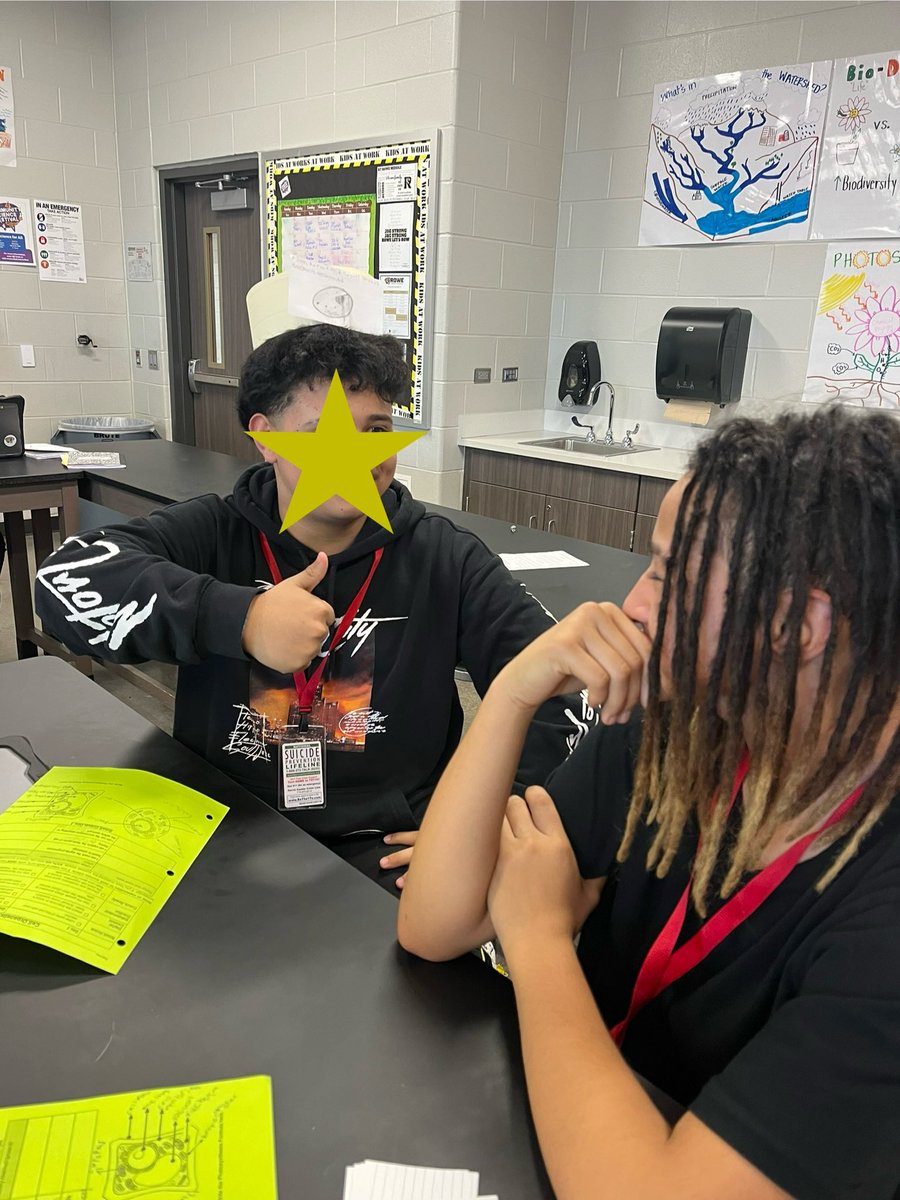 Students in Ms. Myer’s 7th Grade science class are practicing key academic words by using a game of headband. Rowe Middle School continues to deploy #blendedlearning studios on a weekly bases that encourages high levels of #studentengagement. #middleschool #txedchat #cyfairisd